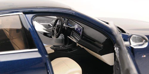 BMW i5 (G60), 2023 - 1:18 Minichamps