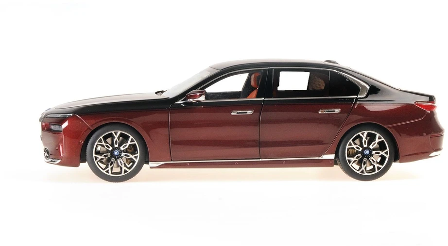 BMW i7 (G70), 2022 - 1:18 Minichamps