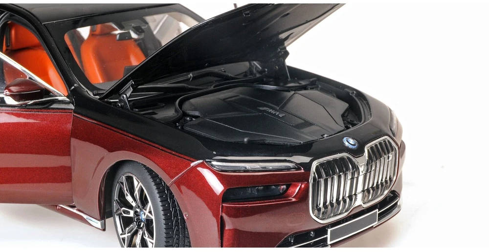 BMW i7 (G70), 2022 - 1:18 Minichamps
