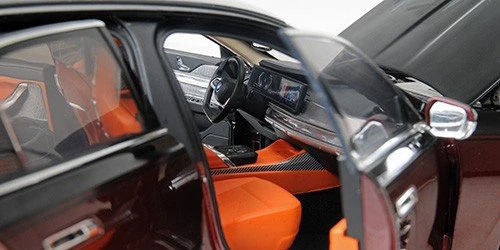 BMW i7 (G70), 2022 - 1:18 Minichamps