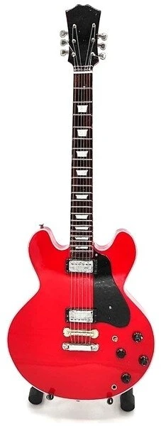 Indominiguitars Chuck Berry elektrinės gitaros modelis