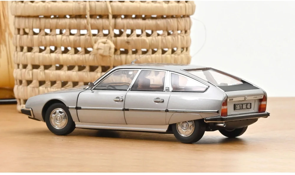 Citroën CX 2200 Pallas, 1976 - 1:18 Norev