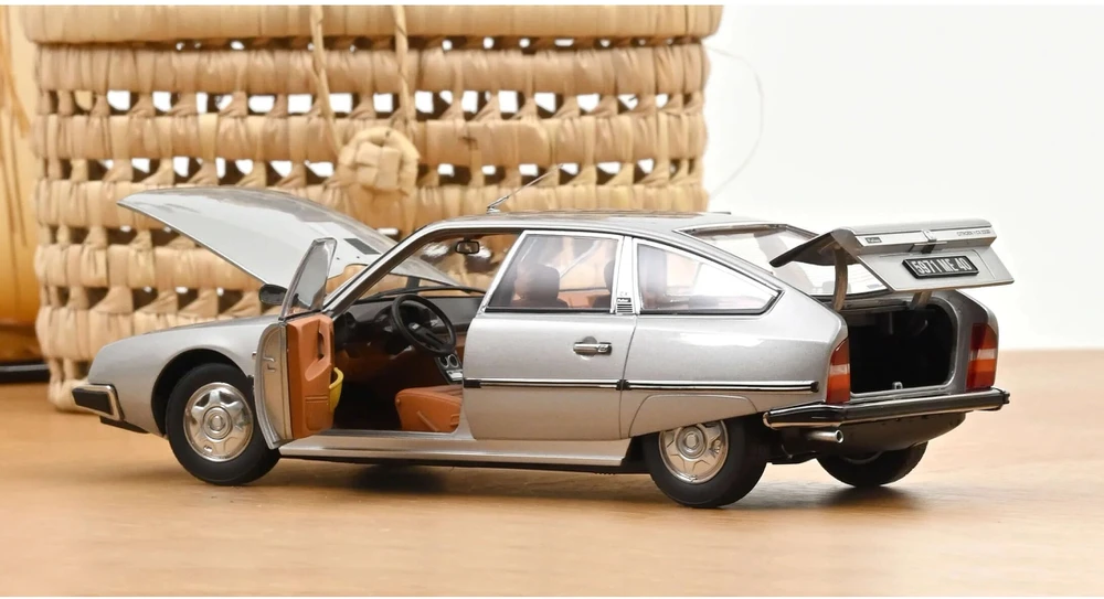Citroën CX 2200 Pallas, 1976 - 1:18 Norev