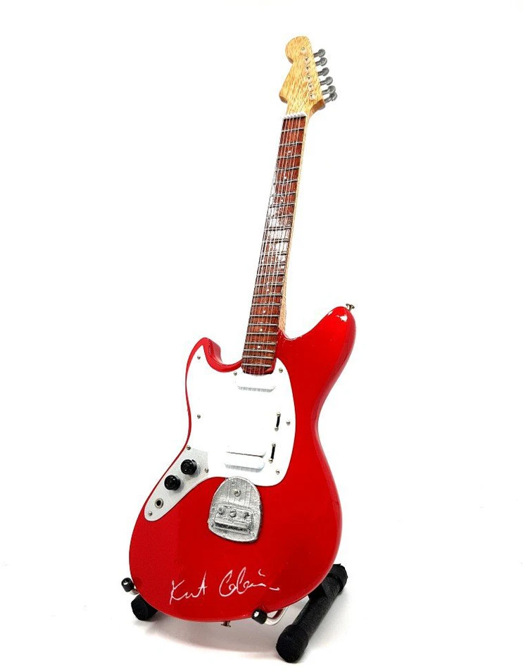 Indominiguitars Mini gitara – Kurt Cobain Nirvana, rankų darbo, mahagonas, 1:4, kolekcinė