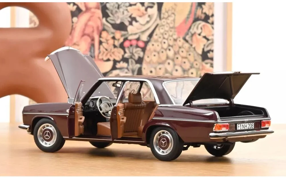 Mercedes-Benz 200 (W115), 1968 - 1:18 Norev