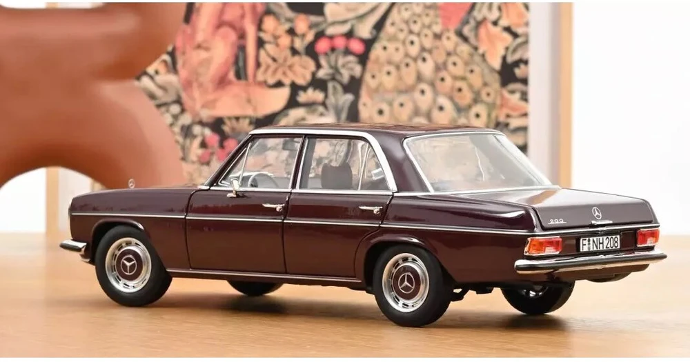 Mercedes-Benz 200 (W115), 1968 - 1:18 Norev