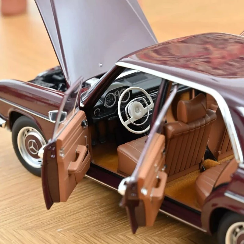Mercedes-Benz 200 (W115), 1968 - 1:18 Norev