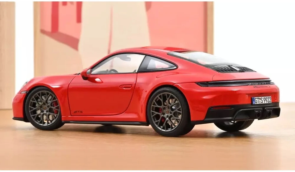 Porsche 911 Carrera 4 GTS, 2025 - 1:18 Norev