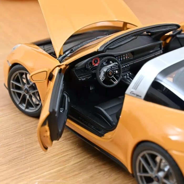 Porsche 911 Targa 4 GTS, 2025 - 1:18 Norev