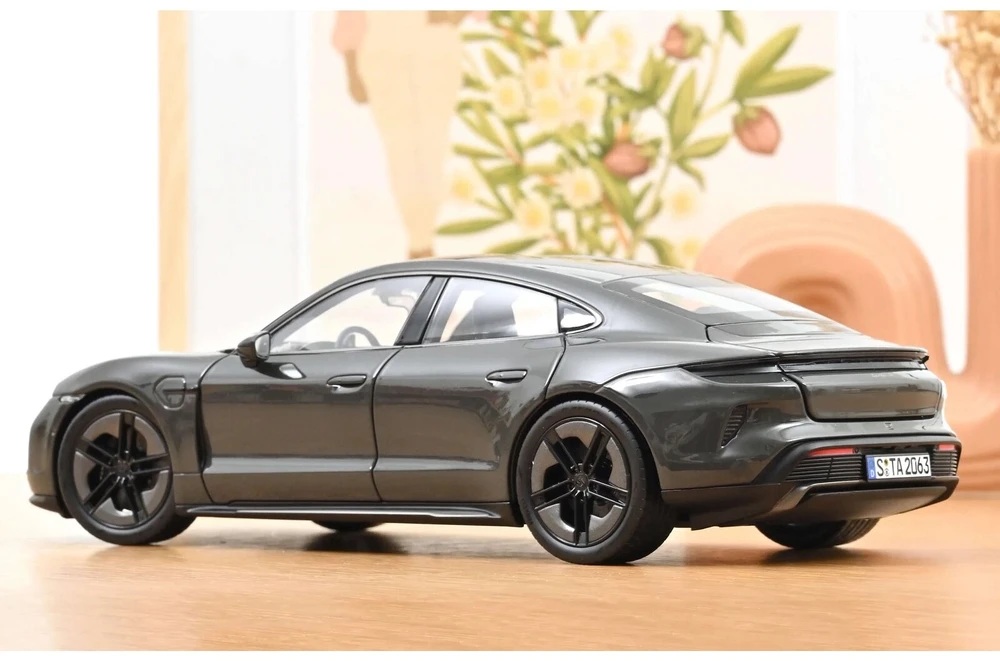 Porsche Taycan Turbo S, 2024 - 1:18 Norev