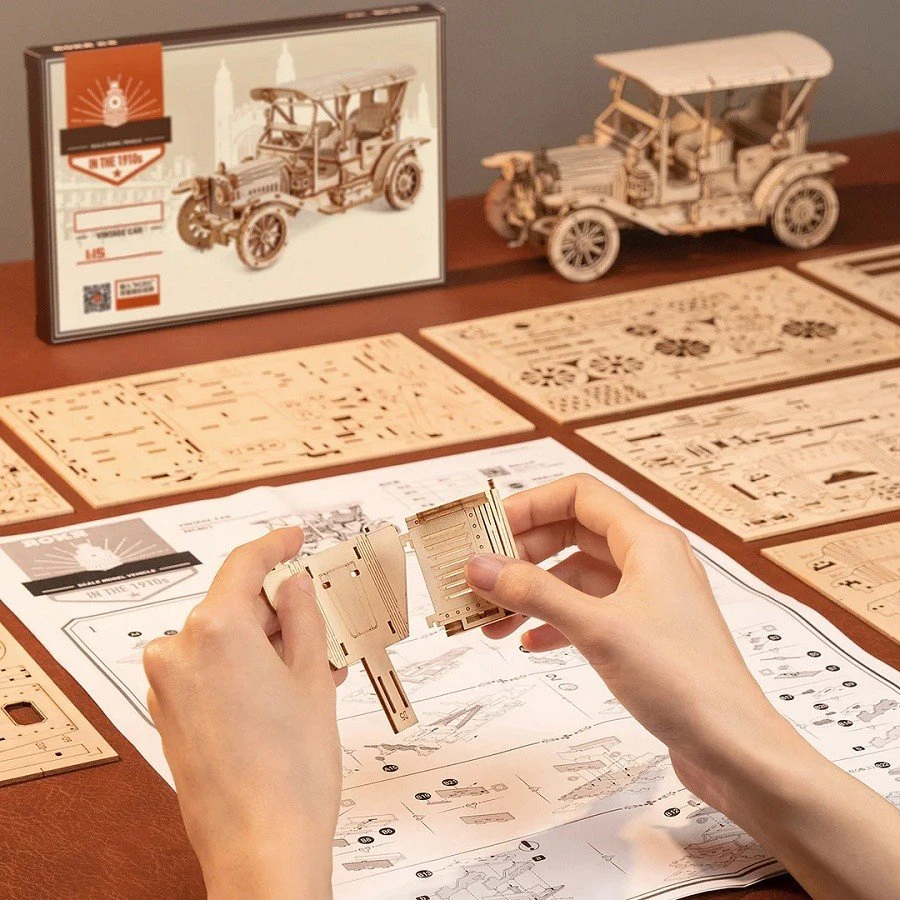 Robotime 3D medinis konstruktorius Retro automobilis