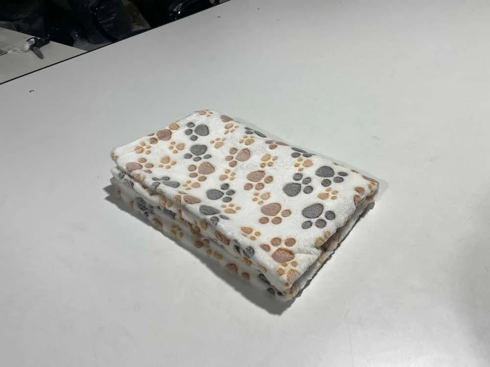 Aio Factory Vilnonė antklodė 100x70 cm, šviesios letenėlės