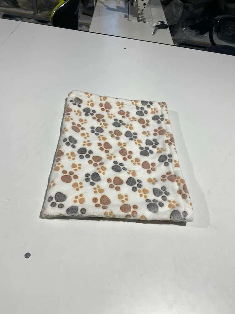 Aio Factory Vilnonė antklodė 70x50 cm, šviesios letenėlės