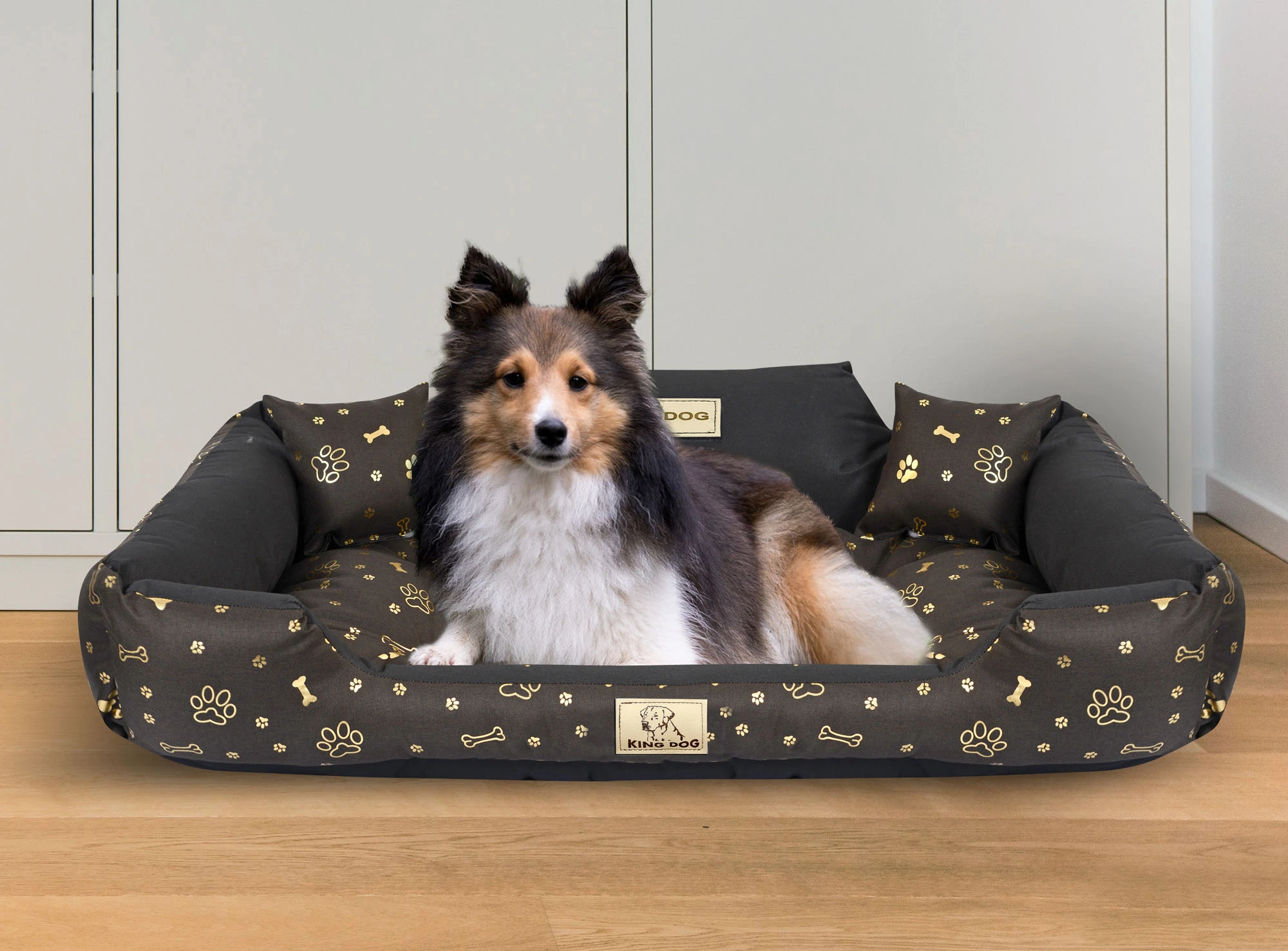 Aio Factory Šuns guolis KINGDOG 100x75 cm, personalizuotas, vandeniui atsparus, auksiniai kaulai aprašymas - Prekės nuotrauka
