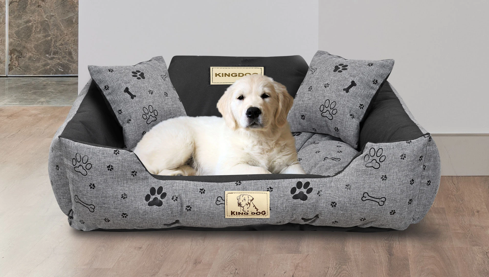Aio Factory Šuns guolis KINGDOG voljeras 75x65 cm, personalizuotas, vandeniui atsparus, kaulai, juodos spalvos aprašymas - Prekės nuotrauka