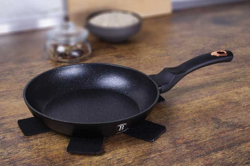 28CM BERLINGER HAUS Juodas ROSE GRANITE PAN BH-1635-N
