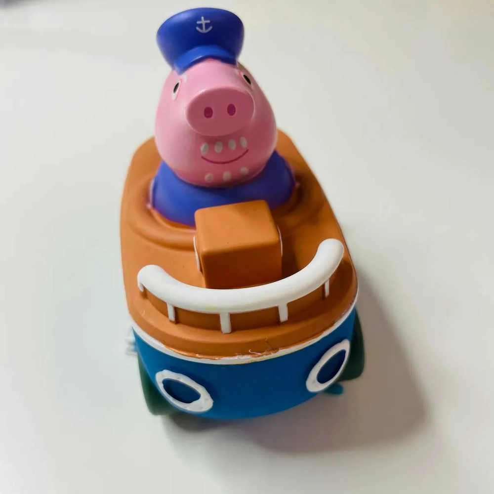 Hasbro Peppa Pig senelio figūrėlės su transporto priemone (8 cm)
