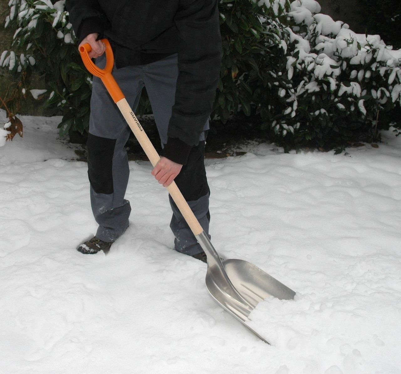 Fiskars sniego ir grūdų semtuvas 1001637