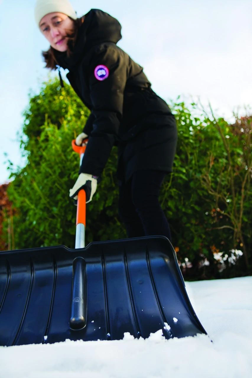 Fiskars SnowXpert kastuvas sniegui 1062828, juodas / oranžinis