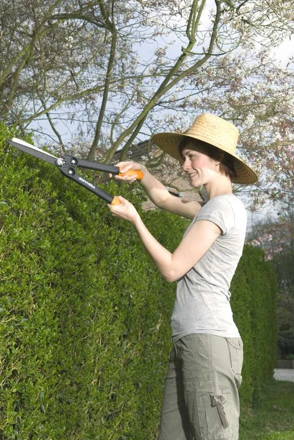 Fiskars Žirklės gyvatvorėmsHS72 (1000596) plastikiniu reduktoriumi#