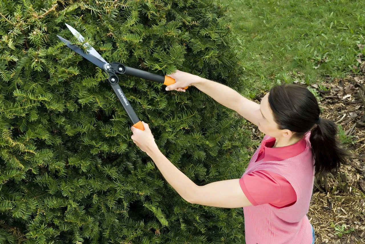 Fiskars Žirklės gyvatvorėmsHS72 (1000596) plastikiniu reduktoriumi#