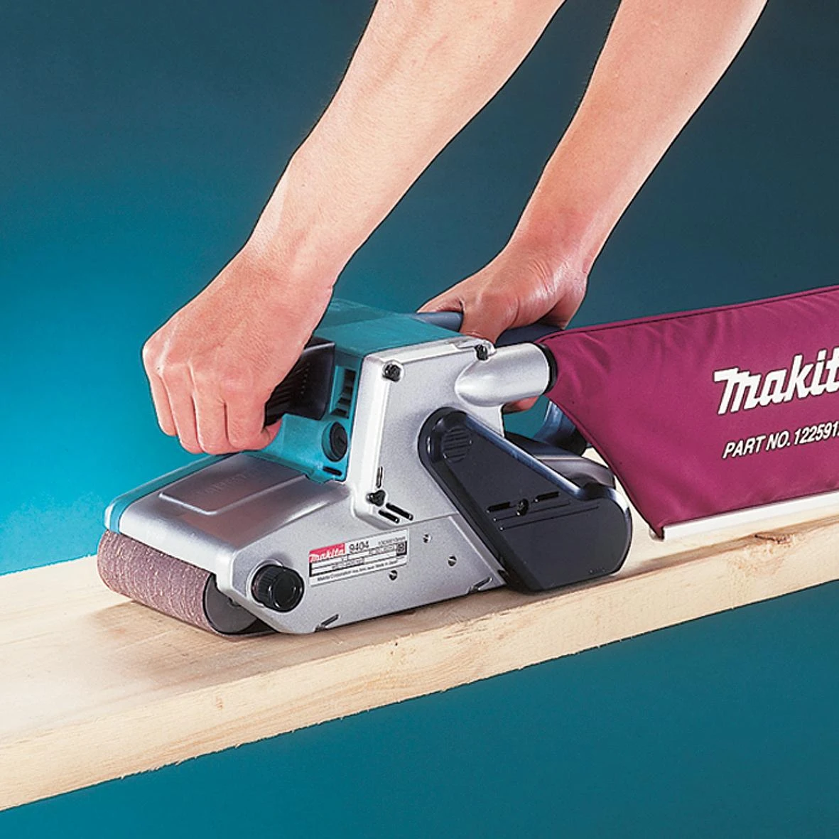 Makita 9404J Juostinis šlifuoklis 1010 W, 100 x 610 mm, el. greičio regul. sistema, 4,8kg, MAKPACK