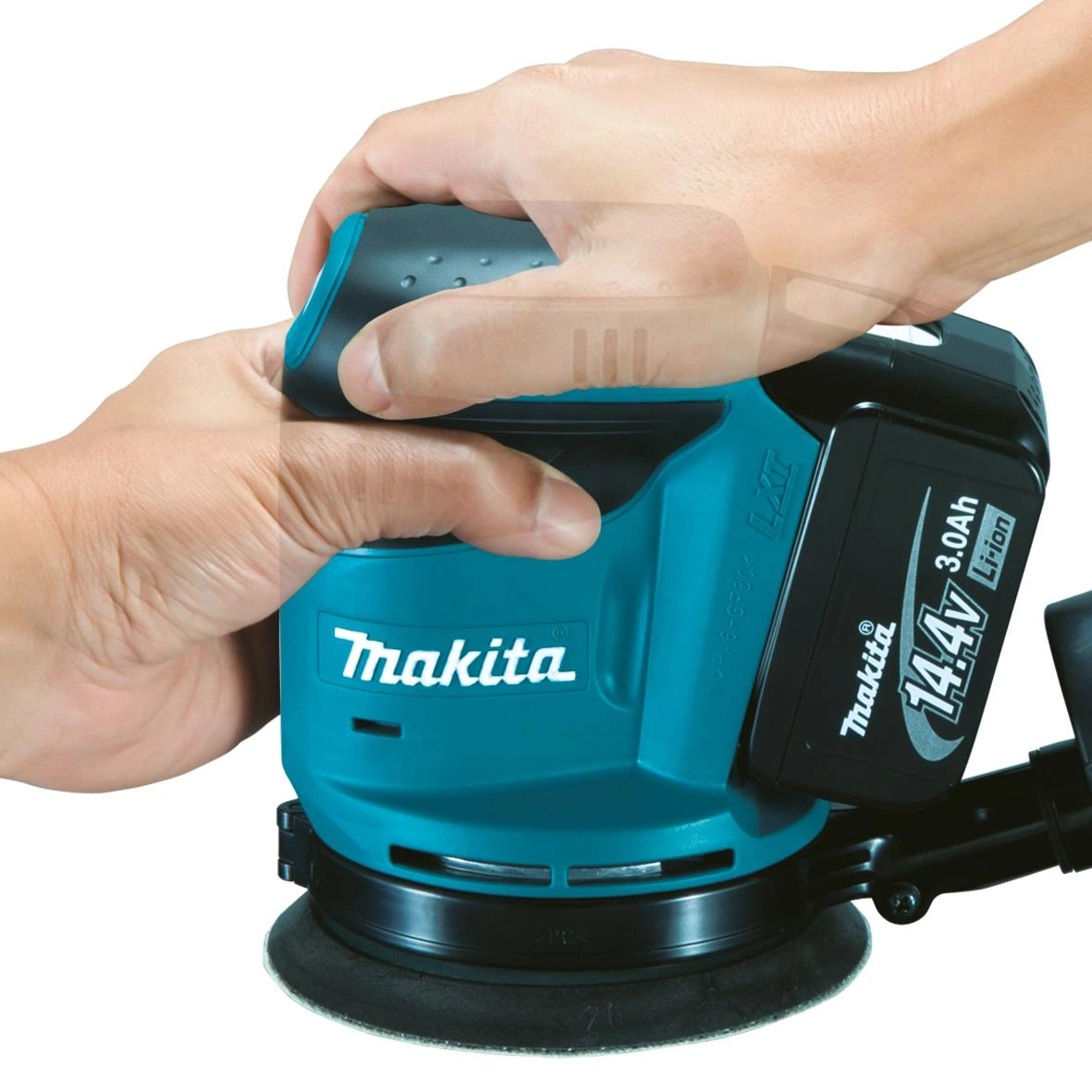 Makita akumuliatorinė freza rankose su 14.4V akumuliatoriumi