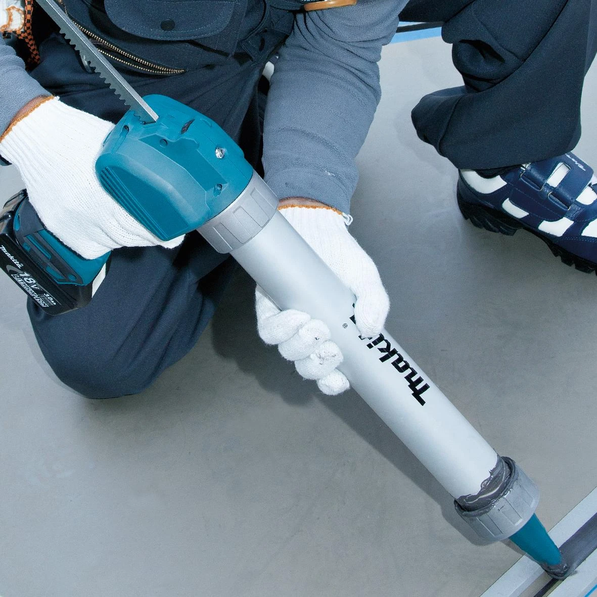 Makita DCG180ZB naudojimas darbo metu