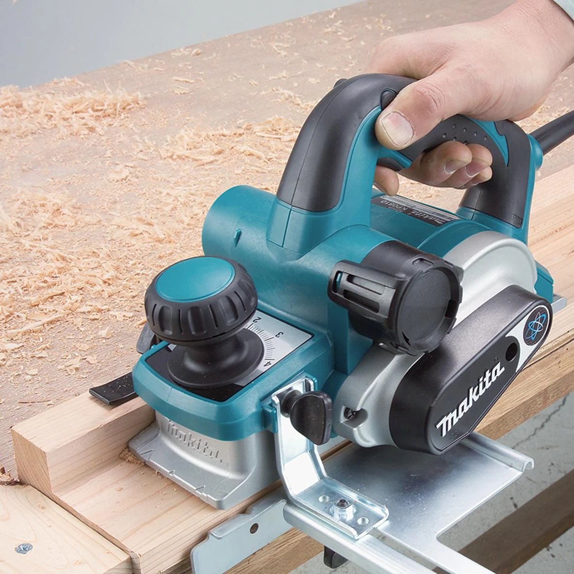 Makita KP0810CJ Elektrinis oblius 82 mm, 0-4 mm, 1050 W, 3,4kg, MAKPACK