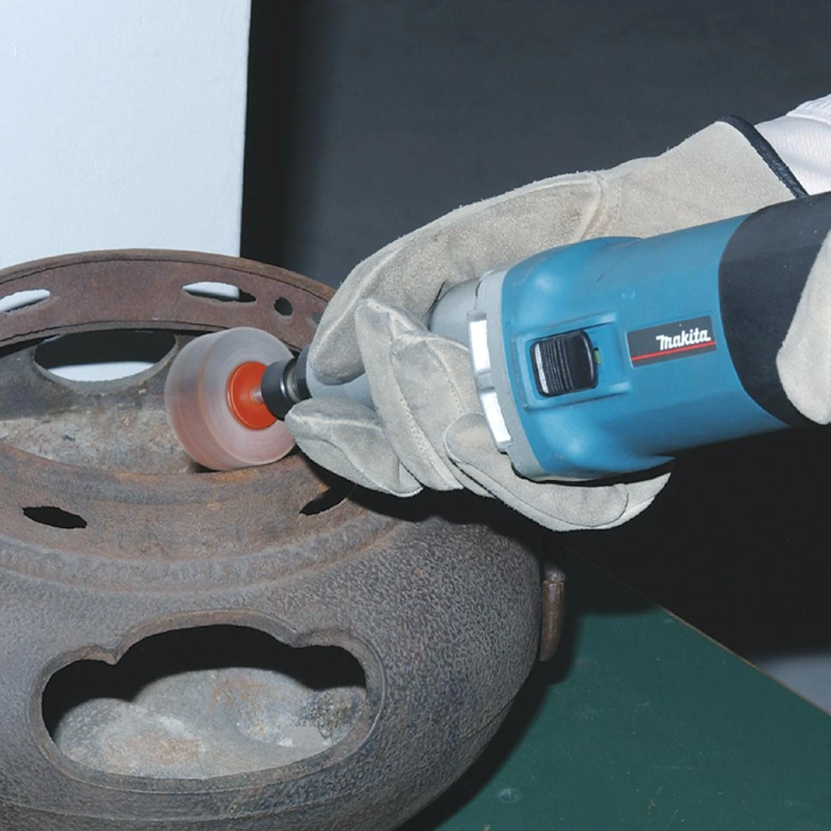 Makita Tiesinis šlifuoklis GD0810C 6-(8) mm