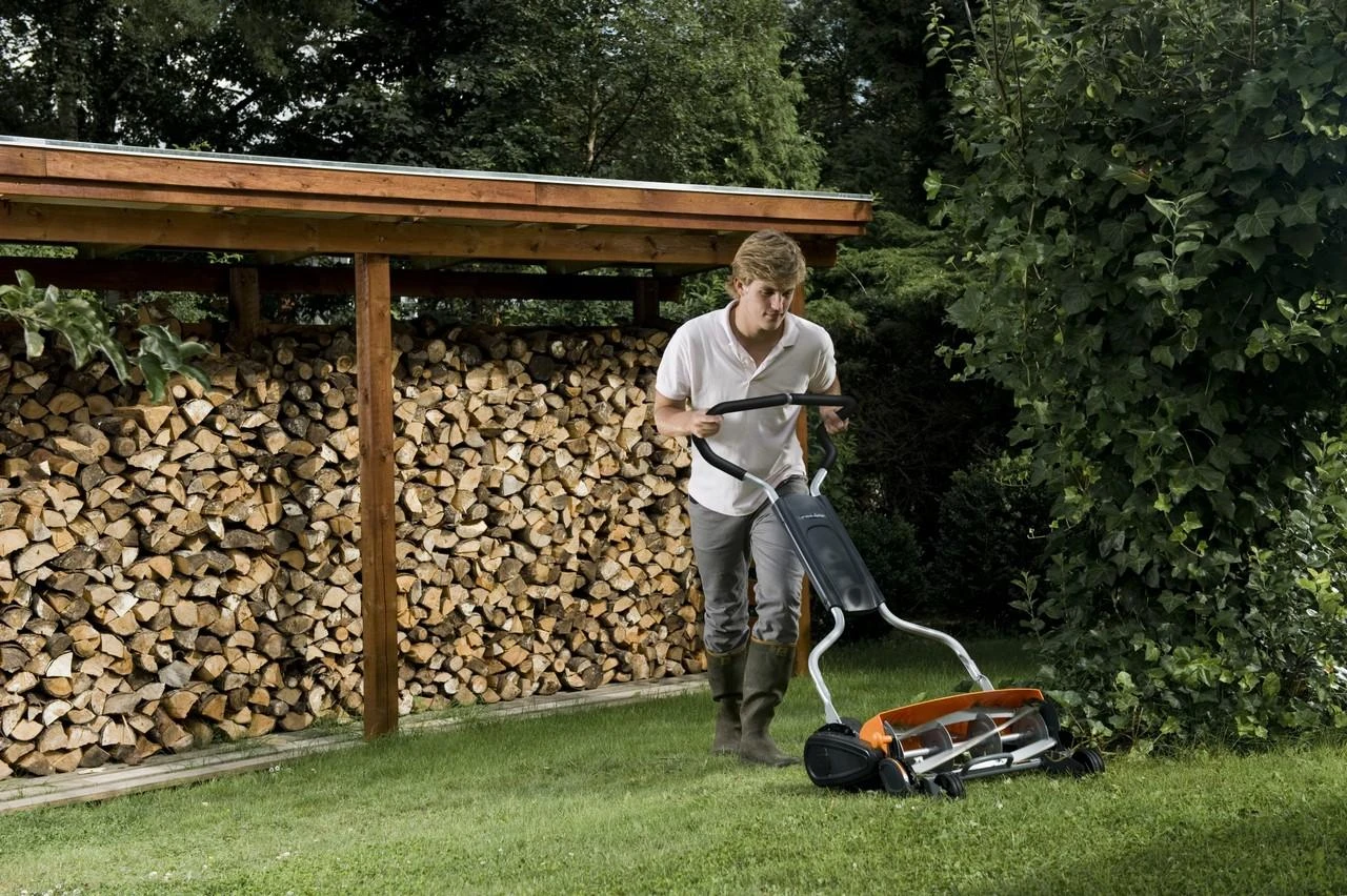 Fiskars Mechaninė vejapjovė be žolės rinktuvo StaySharp Max (1000591) 46cm