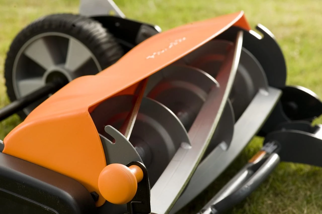 Fiskars Mechaninė vejapjovė be žolės rinktuvo StaySharp Max (1000591) 46cm