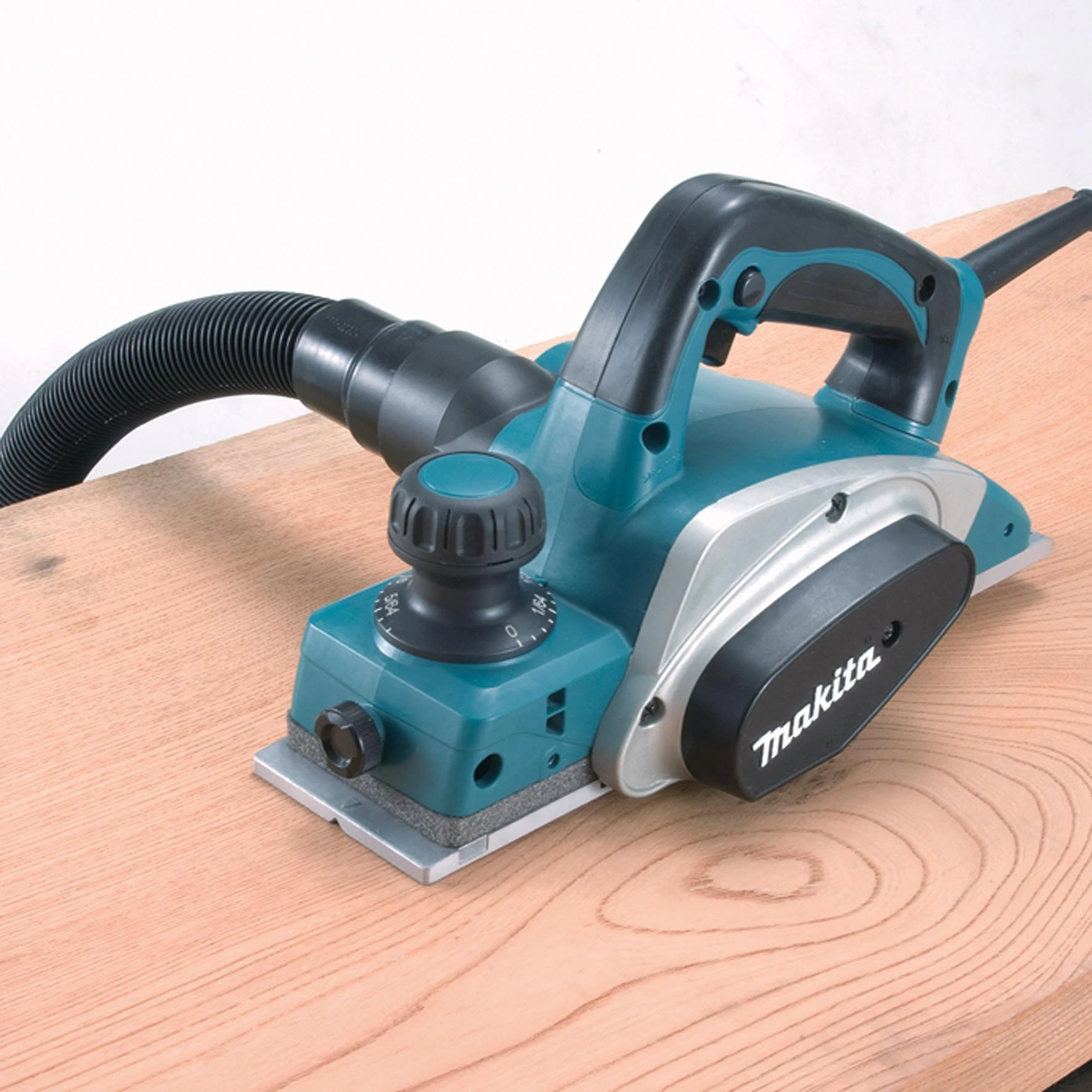 Makita KP0800J Elektrinis oblius 82 mm, 0-2,5 mm, 620 W, 2,6kg, MAKPACK
