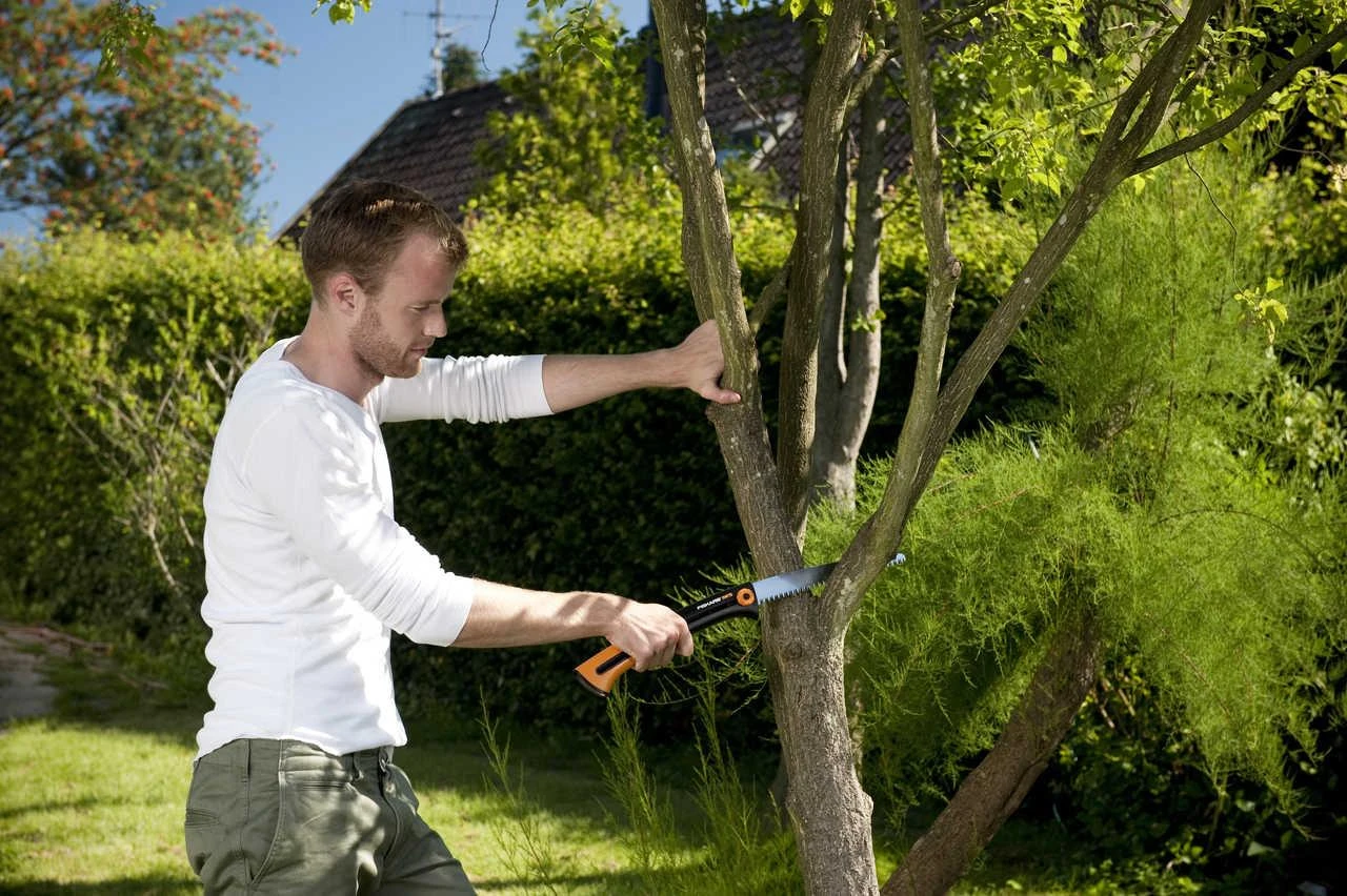 Fiskars Xtract™ sodo pjūklas (L) SW 75