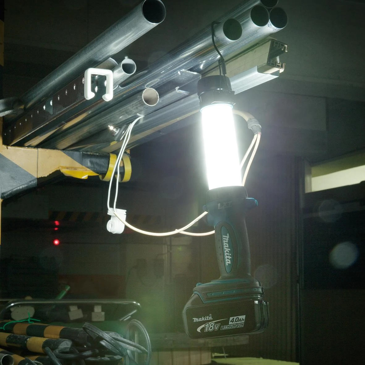 Makita  Akumuliatorinis LED prožektorius DML806 14,4/18V Li-ion, be akumuliatoriaus ir kroviklio