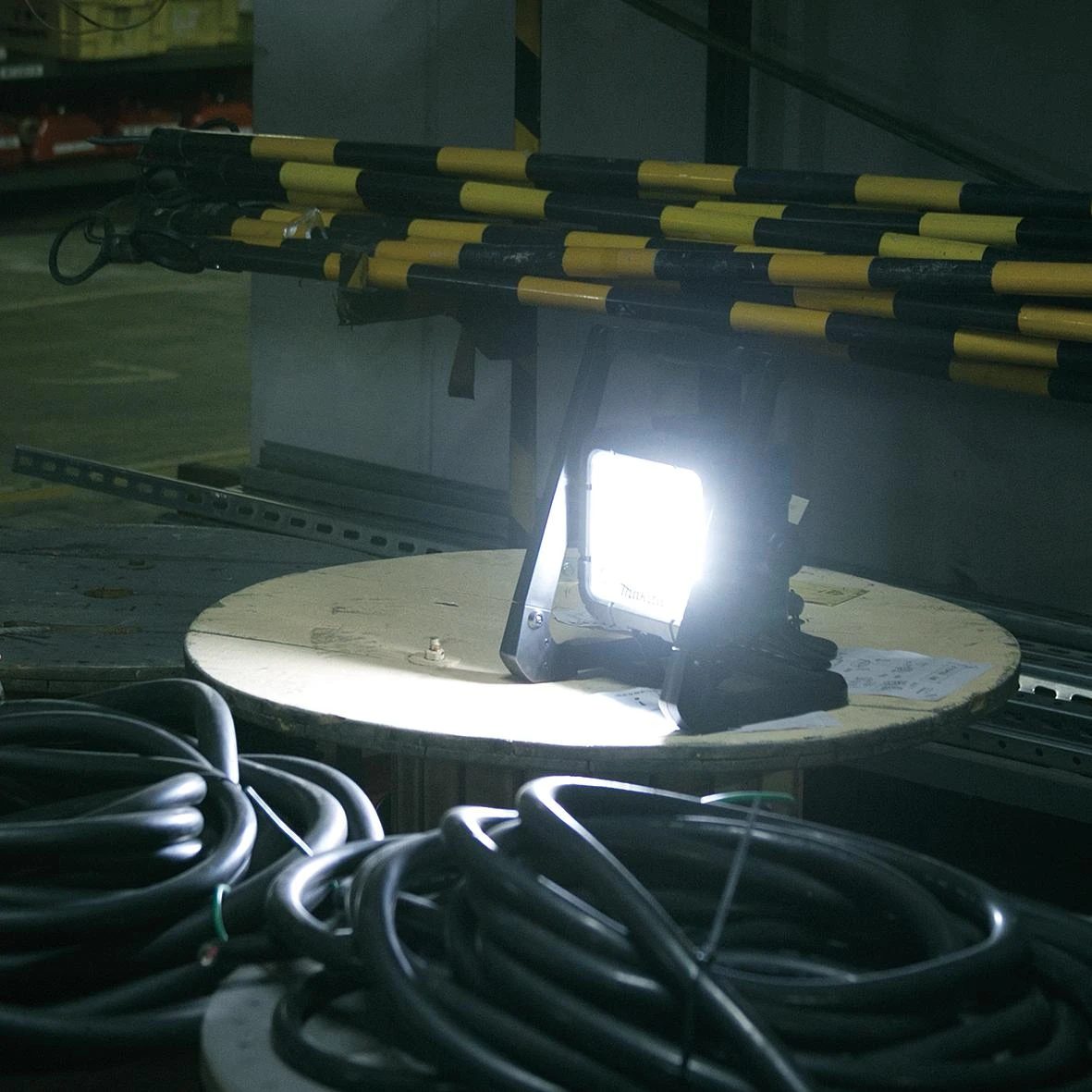 Makita LED prožektorius DML805 18V/230V