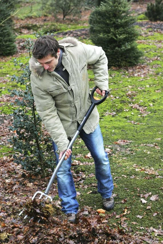 Fiskars SmartFit™ šakė teleskopiniu kotu