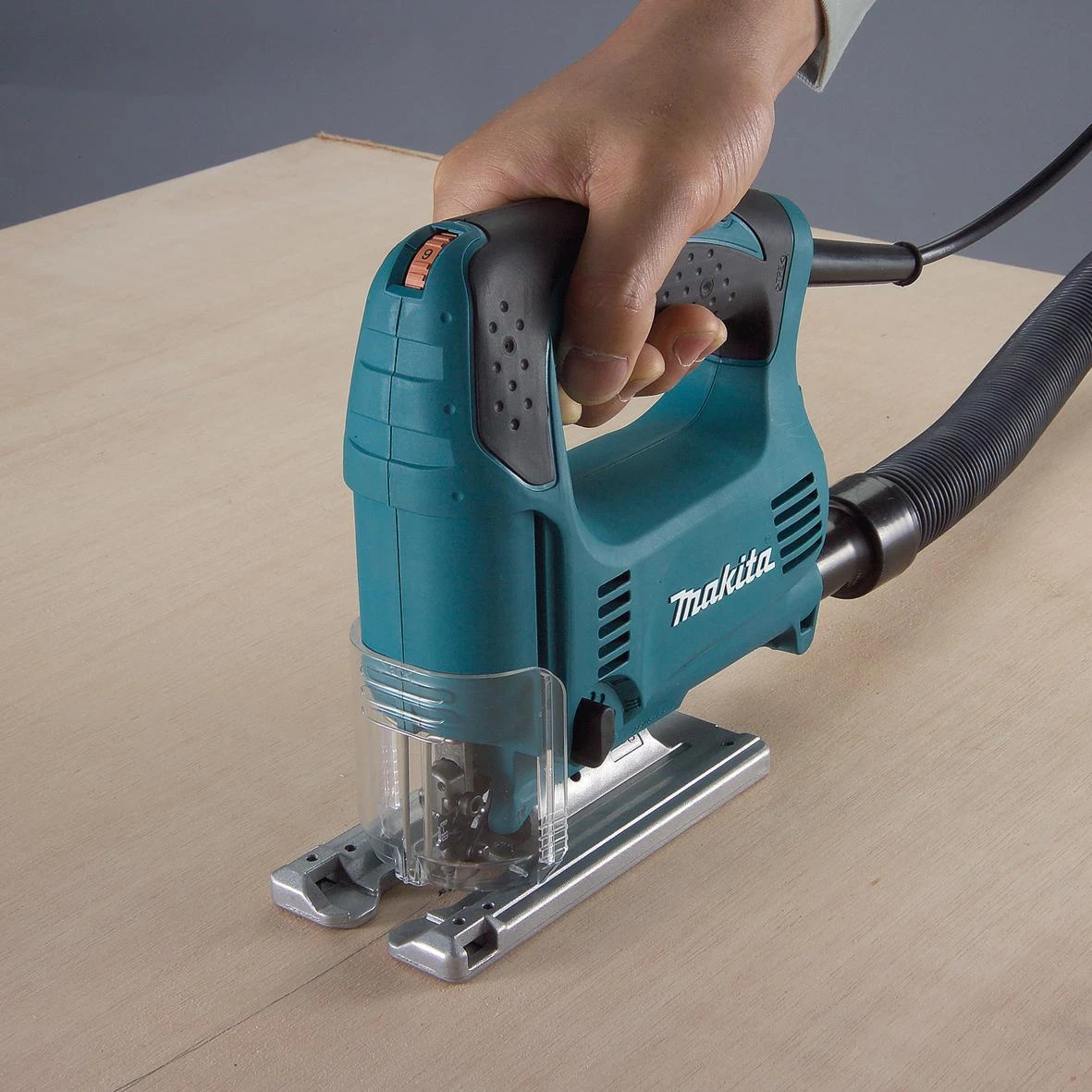 Makita 4329K Siaurapjūklis, 450 W, 65 mm, 500-3100 min-1, 3-jų pakopų švytuoklinis judesys, lagaminas 1,9kg