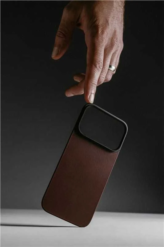 Dėklas Nomad magnetinis odinis dėklas, kaimiško stiliaus rudas (Horween), Magsafe - iPhone 17 Pro