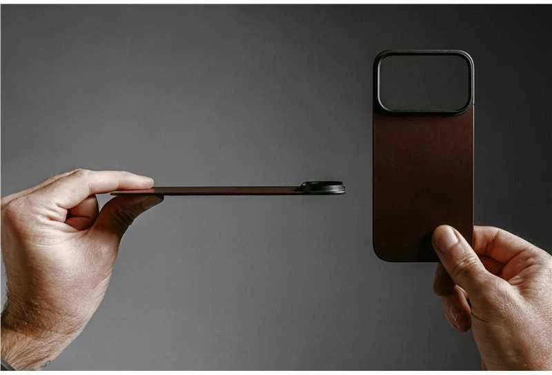 „Nomad“ magnetinis odinis dėklas, kaimiško stiliaus rudas (Horween), „Magsafe“ – „iPhone 17 Pro Max“