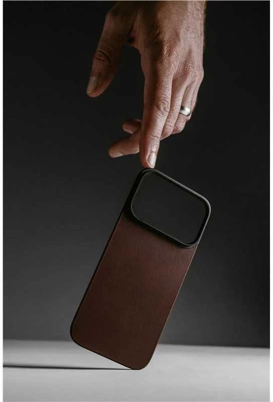 „Nomad“ magnetinis odinis dėklas, kaimiško stiliaus rudas (Horween), „Magsafe“ – „iPhone 17 Pro Max“