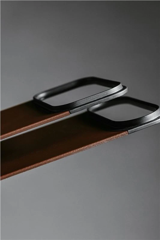 Dėklas Nomad Magnetic Leather Back, rustic rudos spalvos (Horween), Magsafe – iPhone 17 Pro