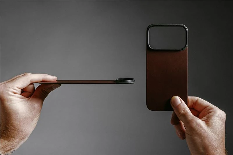 Dėklas Nomad Magnetic odinis galinis dangtelis, rustic rudos spalvos (Horween), Magsafe – iPhone 17 Pro Max