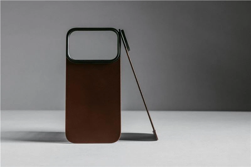 Dėklas Nomad Magnetic odinis galinis dangtelis, rustic rudos spalvos (Horween), Magsafe – iPhone 17 Pro Max