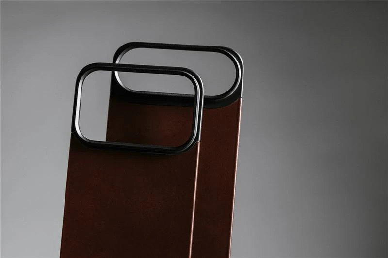 Dėklas Nomad Magnetic odinis galinis dangtelis, rustic rudos spalvos (Horween), Magsafe – iPhone 17 Pro Max