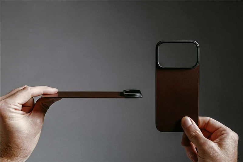 Dėklas Nomad Magnetic odinis galinis dangtelis, rustic rudos spalvos (Horween), Magsafe – iPhone 17 Pro Max