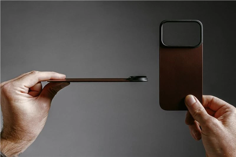 Dėklas Nomad Magnetic odinis galinis dangtelis, rustic rudos spalvos (Horween), Magsafe – iPhone 17 Pro Max