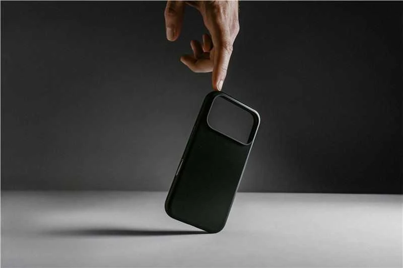 Dėklas Nomad Modern Case, vulcan juodas - iPhone 17 Pro