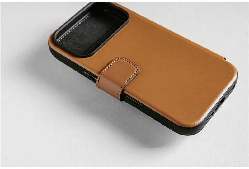 „Nomad Modern“ odinis dėklas, angliško gelsvo atspalvio – „iPhone 17 Pro Max“