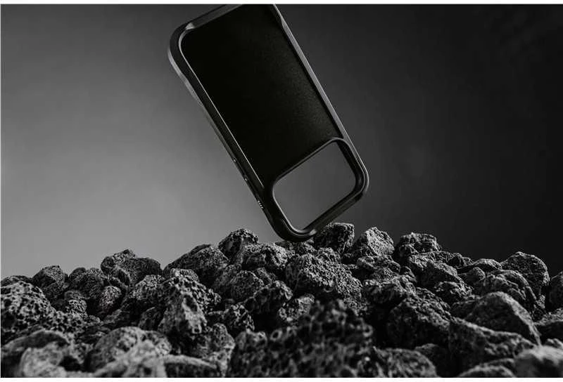 Dėklas Nomad Rugged Odinis dėklas, juodas (Horween) - iPhone 17 Pro
